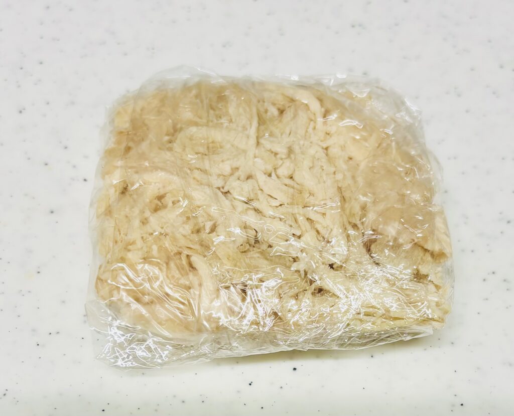 小分けにした鶏ムネ肉
