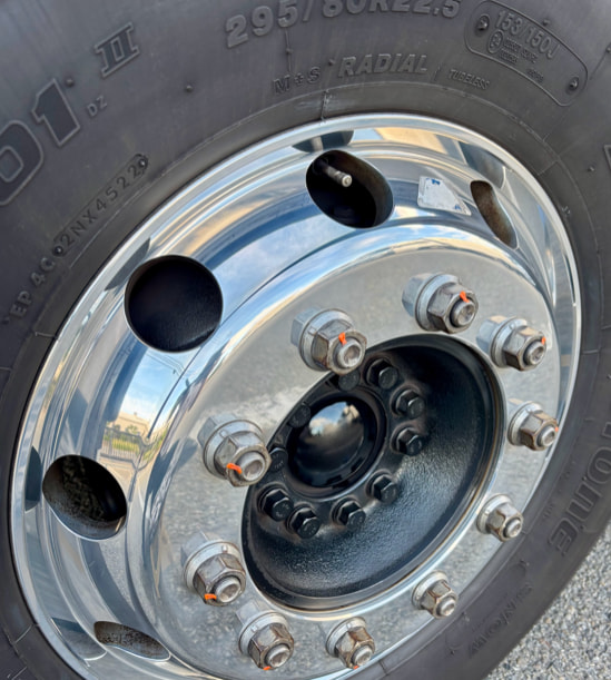 磨き終わったアルコアホイールの実際の写真。