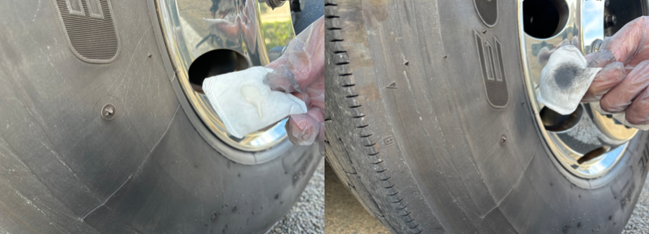 ピカールをコットンに取って磨いている様子の写真。