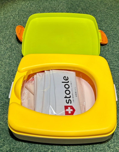 フタを開けた状態の「くるまる」の写真。