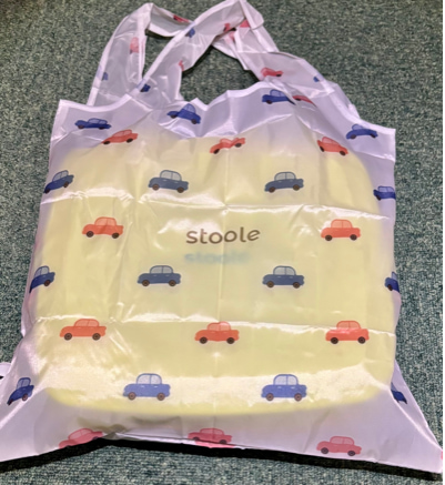 「くるまる」付属の収納袋に入れた写真