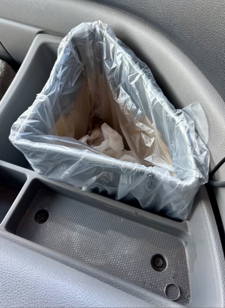 自作のゴミ箱の写真