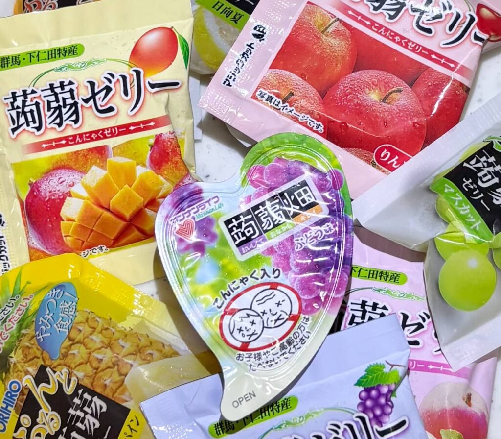 色々な種類の蒟蒻ゼリーの写真。