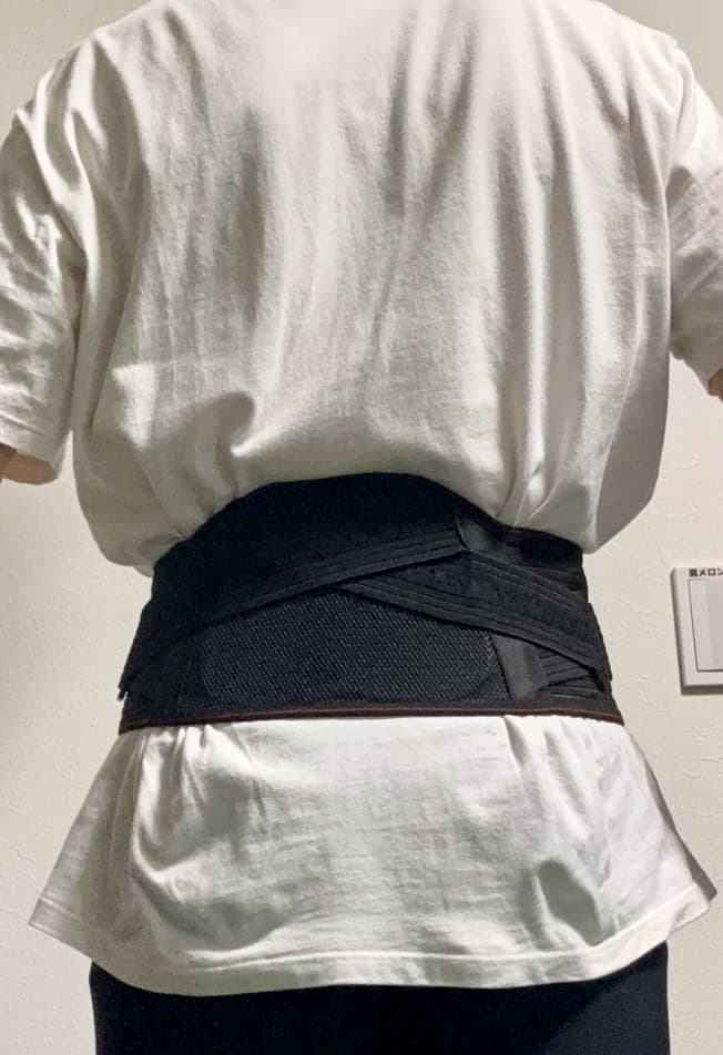 バンテリン　加圧サポーター装着画像（後）