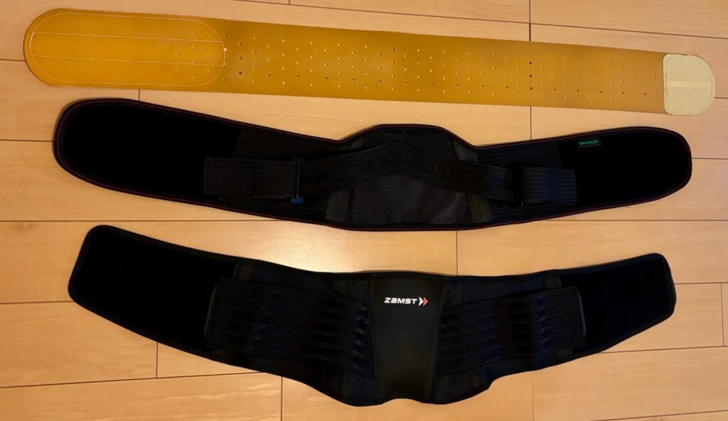  腰痛ベルト3種類を並べて比較している写真