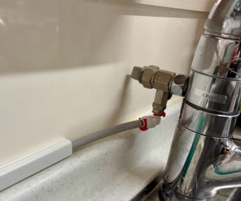 水道の蛇口から分岐している所の写真