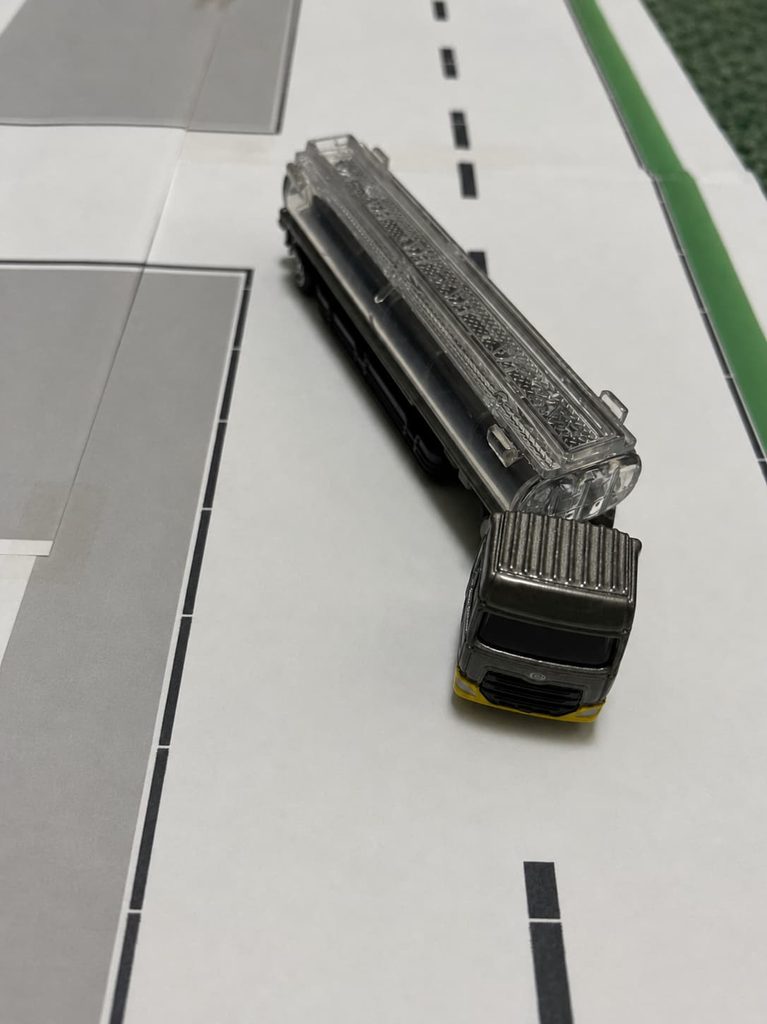 模型のトレーラーの右バックの様子の画像