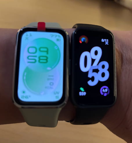 band11とband10を並べて腕に着けた画像