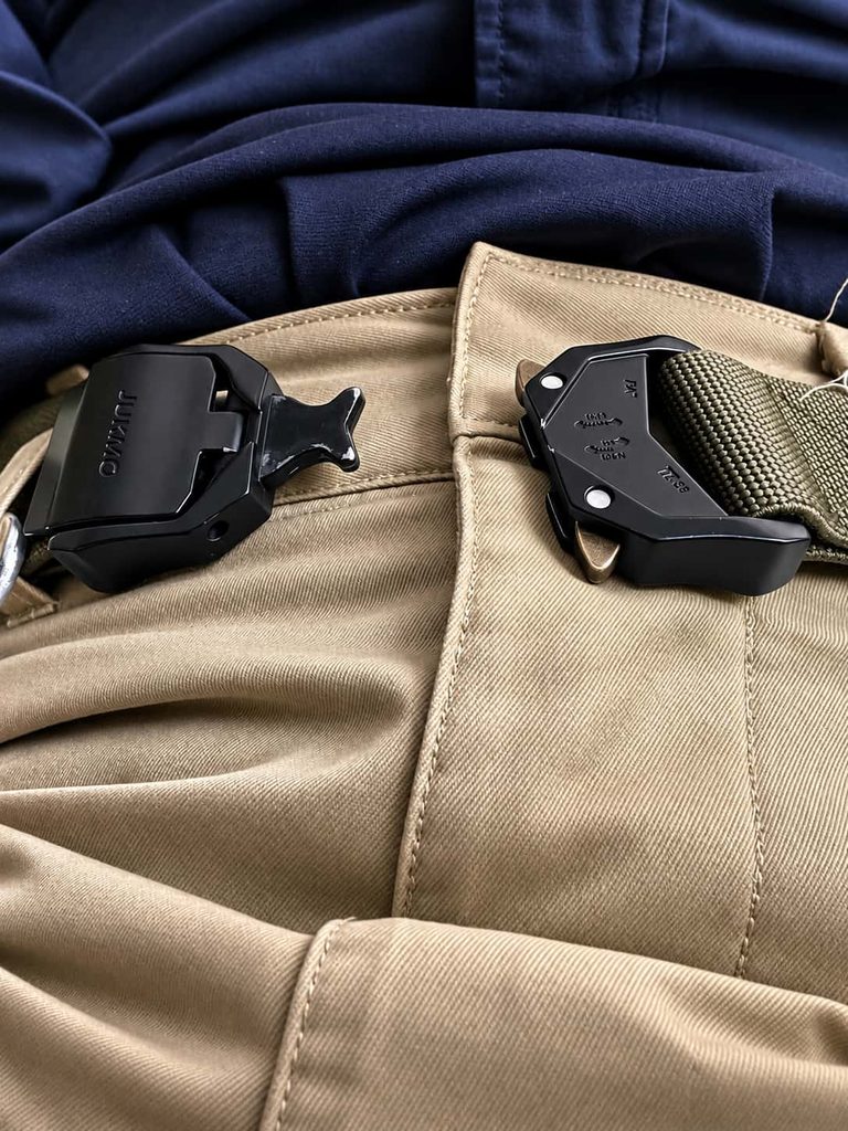 JUKMOワンタッチベルトのバックルを外した状態